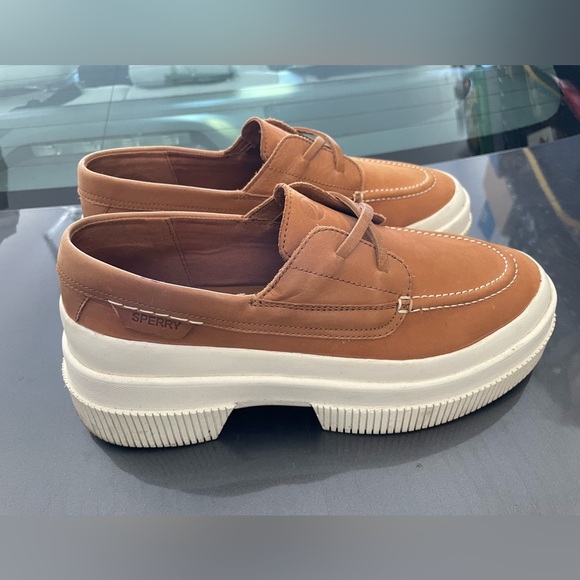 Women’s sperry loafers, platform, size 8, gently worn - Picture 3 of 3